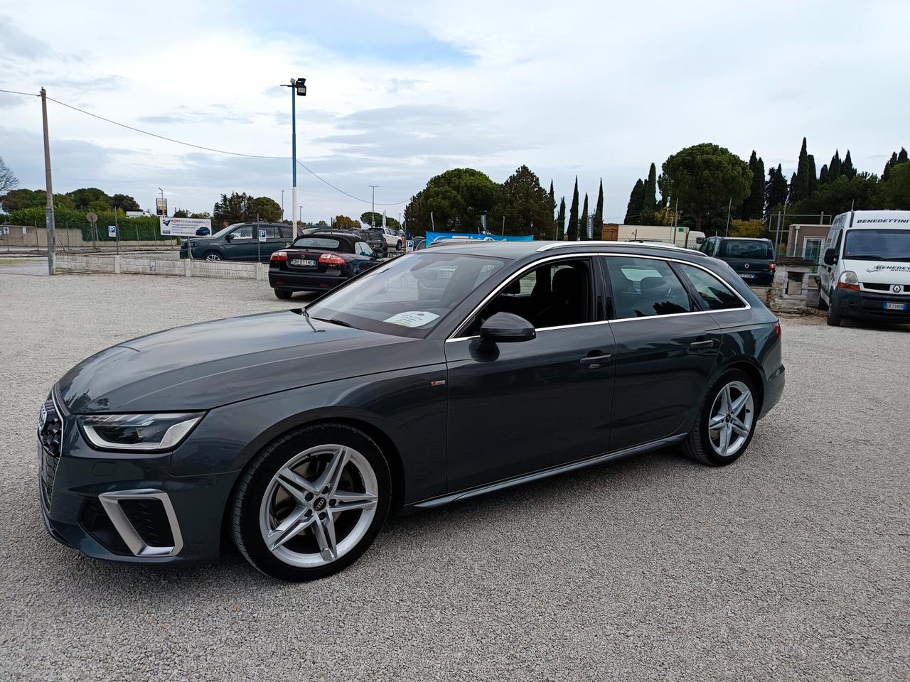 Audi A4 Avant 2.0 TDI S tronic S-Line Tua a 259€/Mese