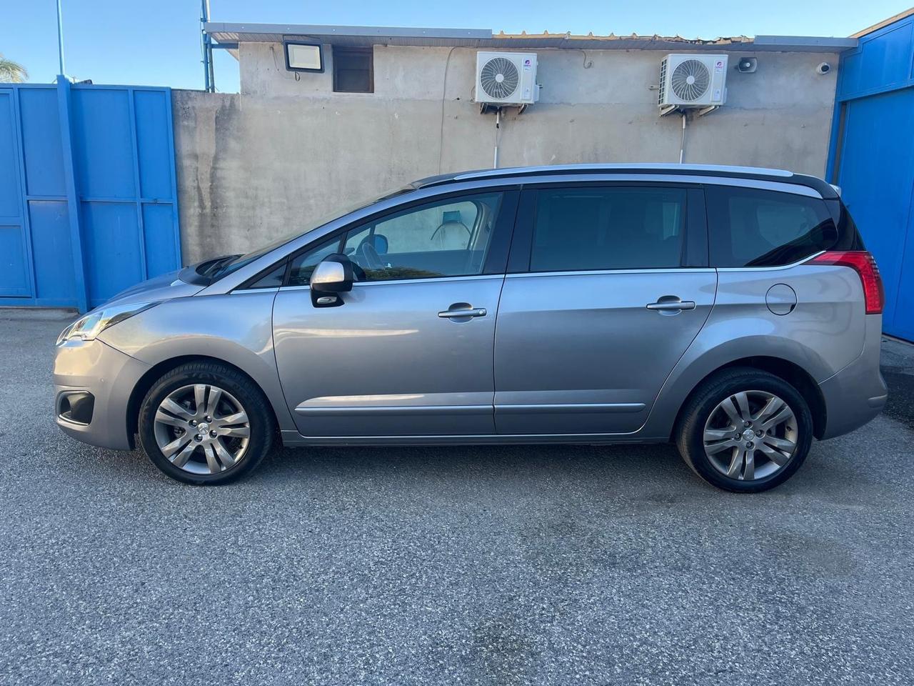 Peugeot 5008-2.0 hdi-7 P- allure-2016