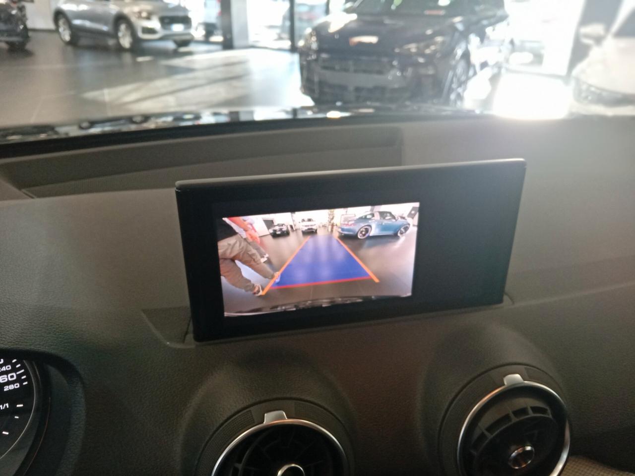 Audi Q2 30 TFSI Business Advanced