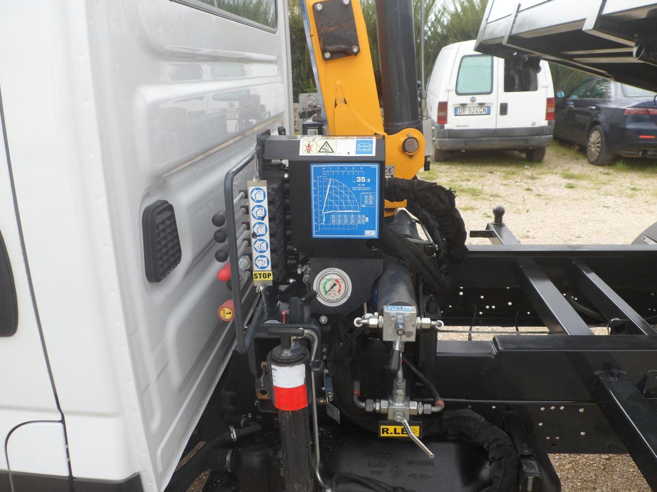 Iveco Daily 35c14 ribaltabile con gru