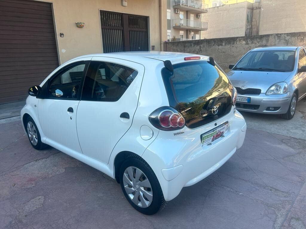Toyota Aygo 1.0 2014 5p Lounge Connect MMT