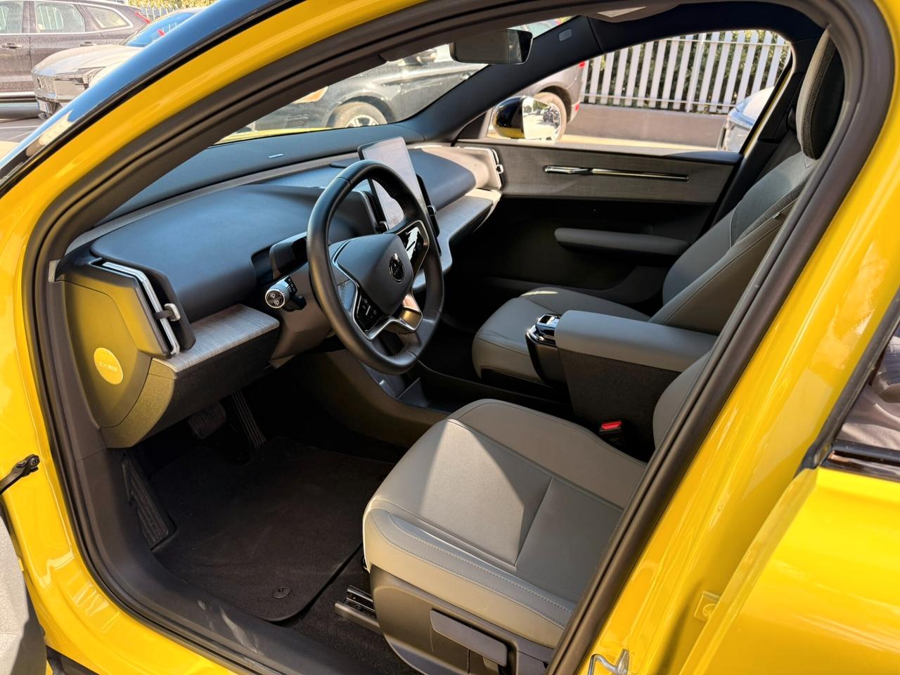 Volvo EX30 Single Motor Extended Range RWD Plus