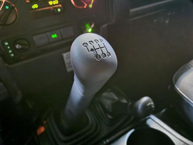LAND ROVER Defender 110 2400 TD4 CV.122 AUTOVETTURA 7 POSTI