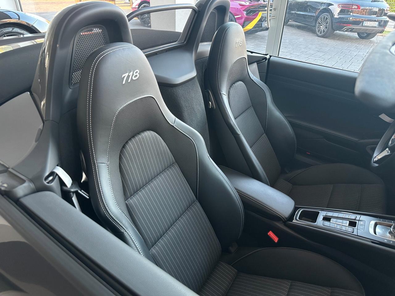 Porsche 718 Spyder Boxster 2.0 T