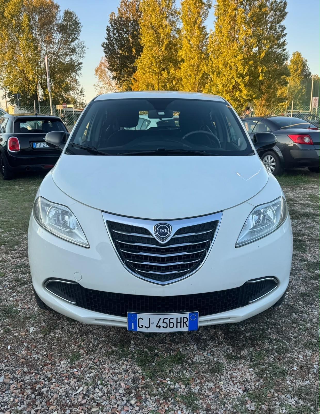 Lancia Ypsilon 0.9 TwinAir 85 CV 5 porte Metano Ecochic Gold