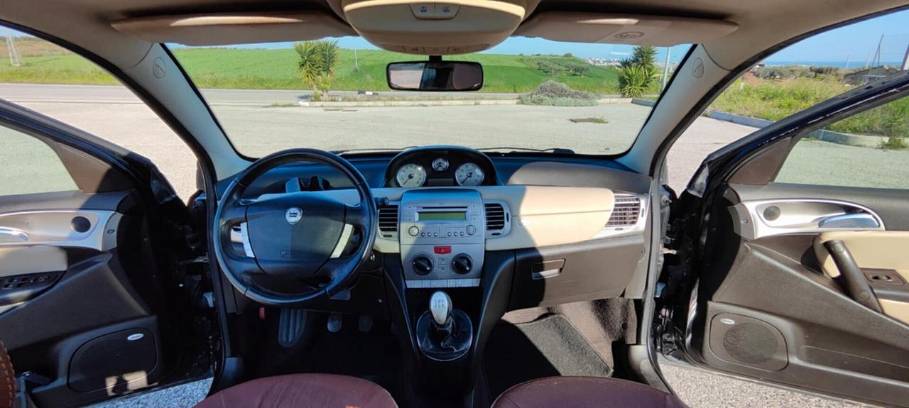 Lancia Ypsilon 1.3 Multijet 16V Momo Design