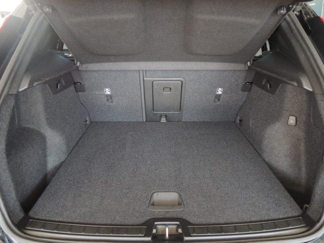 VOLVO XC40 T3 Geartronic Momentum Pro