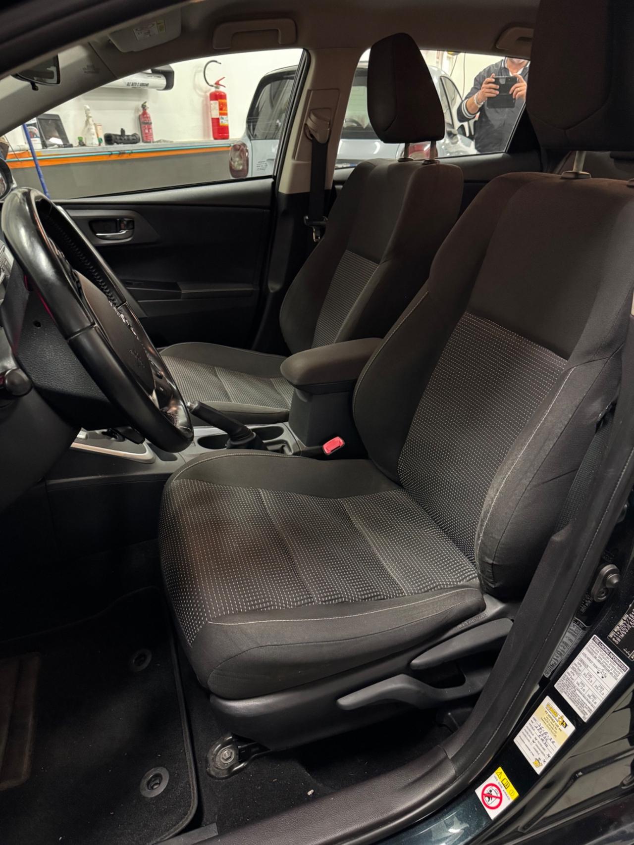 Toyota Auris 1.8 Hybrid FATTURA BATTERIE NUOVE