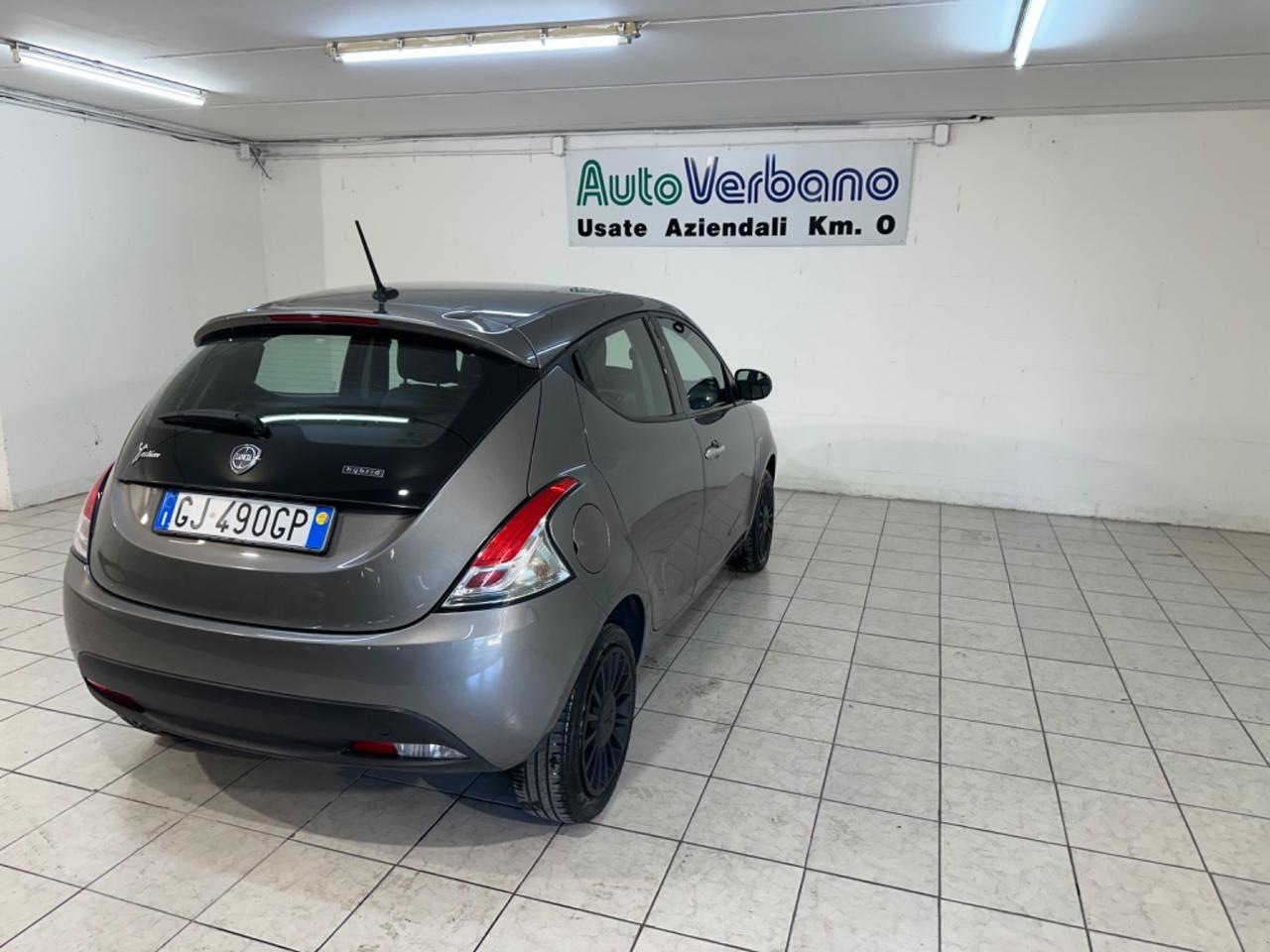Lancia Ypsilon 1.0 FireFly 5 porte S&S Hybrid Ecochic Silver