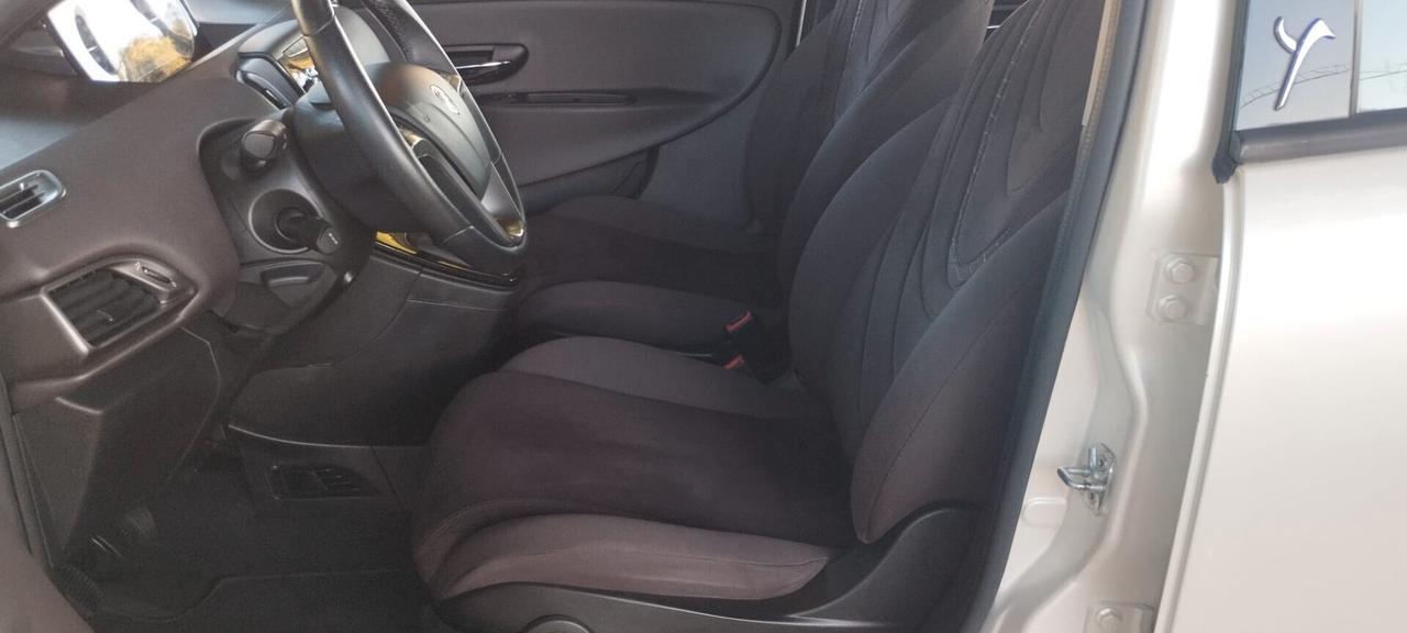 Lancia Ypsilon 1.2 69 CV 5 porte S&S Platinum