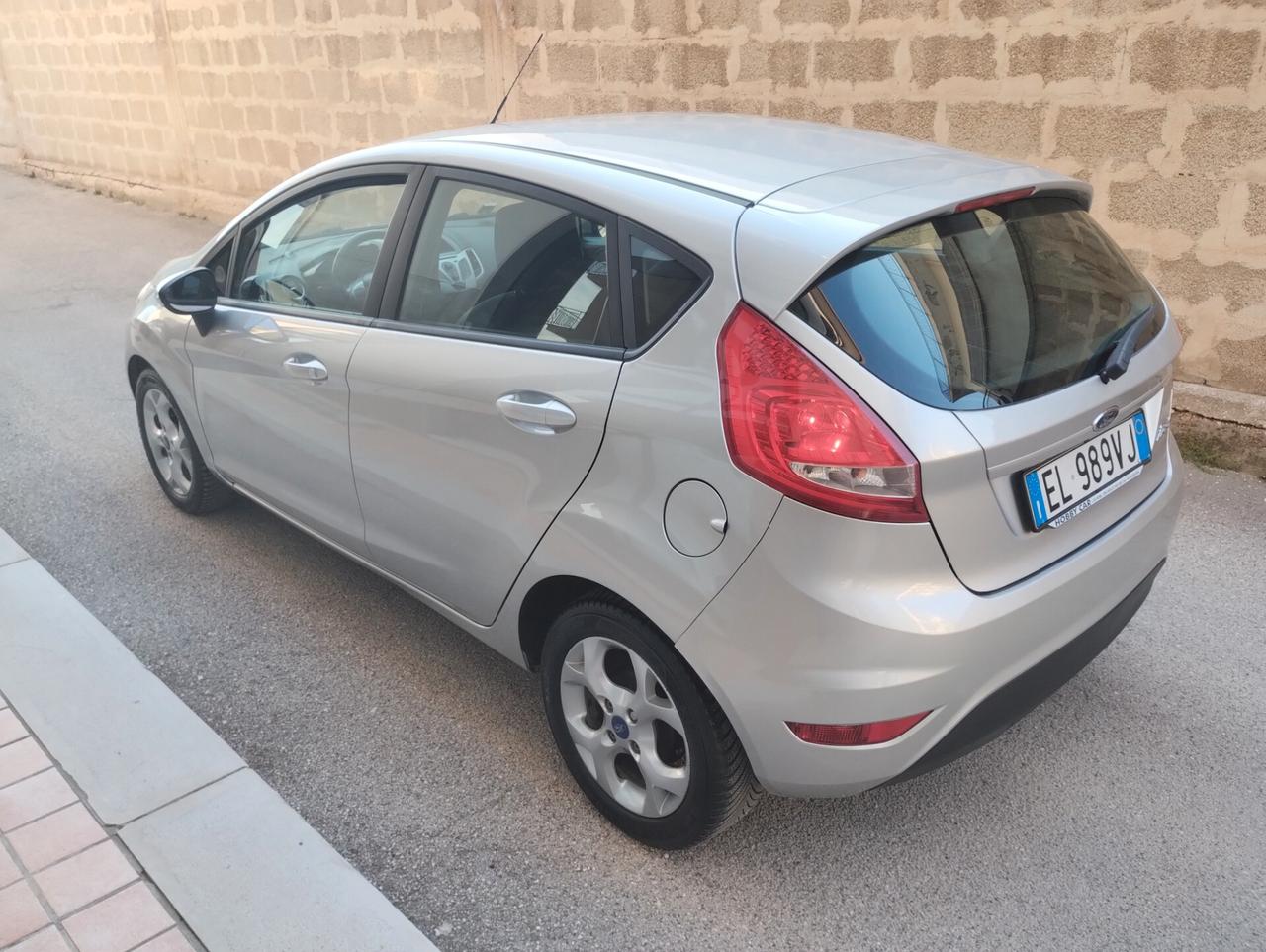 Ford Fiesta 1.4 TDCi 70CV 5 porte Titanium