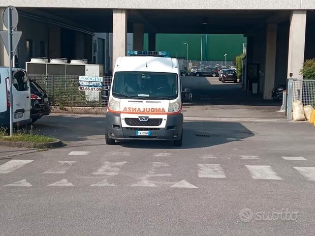 AMBULANZA PEUGEOT BOXER MOTORE NUOVO