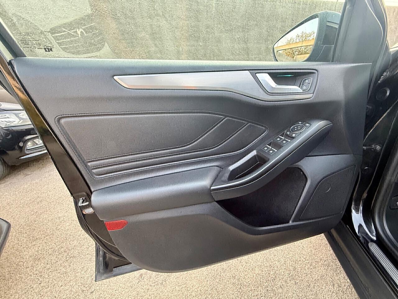 Ford Focus 1.5 TDCi 120 CV Titanium,LED diurni,Navi,Paddle,retrocamera,ecc.