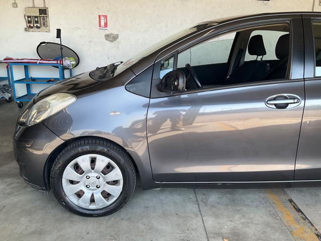 TOYOTA Yaris 1.0 5 porte