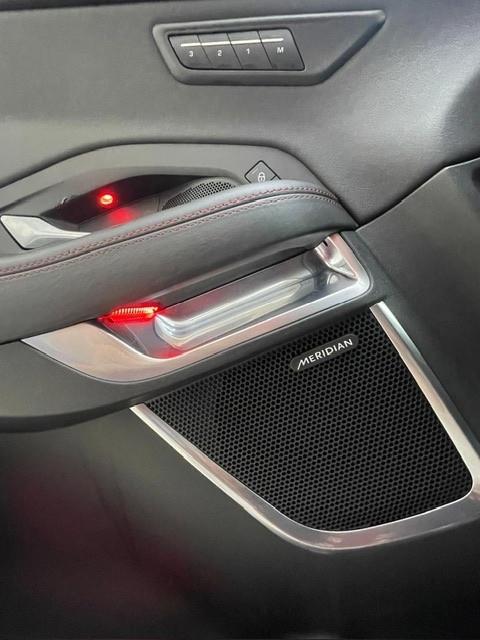 Jaguar E-Pace 2.0D 180 CV AWD R dynamic Chequered Flag