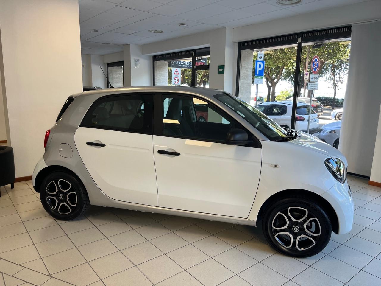 Smart ForFour 70 1.0 Prime pelle/navigatore/led!!