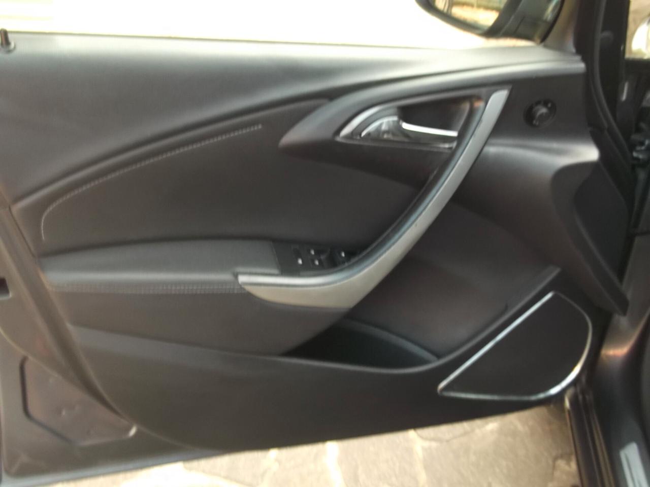 Opel Astra Berlina 1.7 CDTI Cosmo 2011