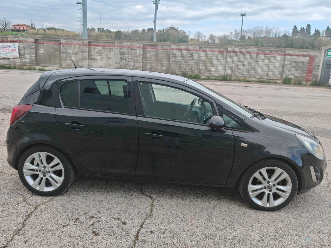 Opel Corsa 1.2 5p unico proprietario ok neopatentati no incidenti.