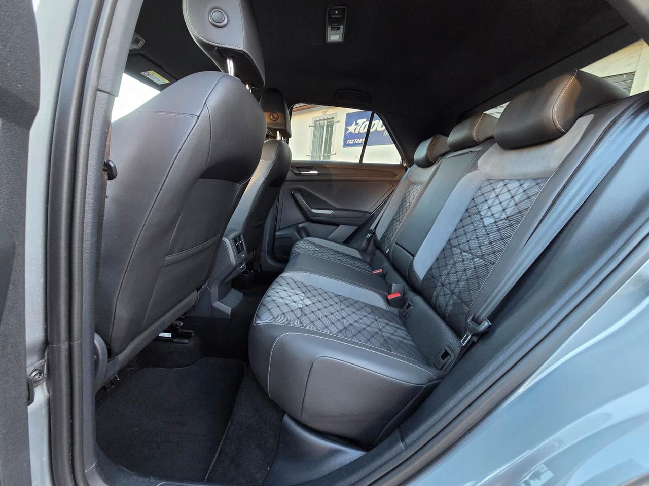 Volkswagen T-Roc 1.0 TSI R-Line 110 cv - 2022