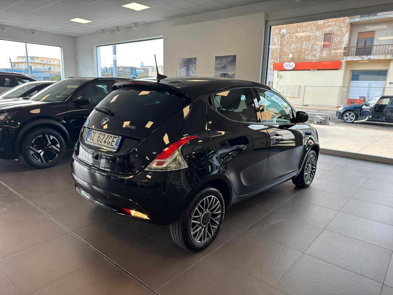 Lancia Ypsilon 1.0 69CV Hybrid Gold Plus 2023