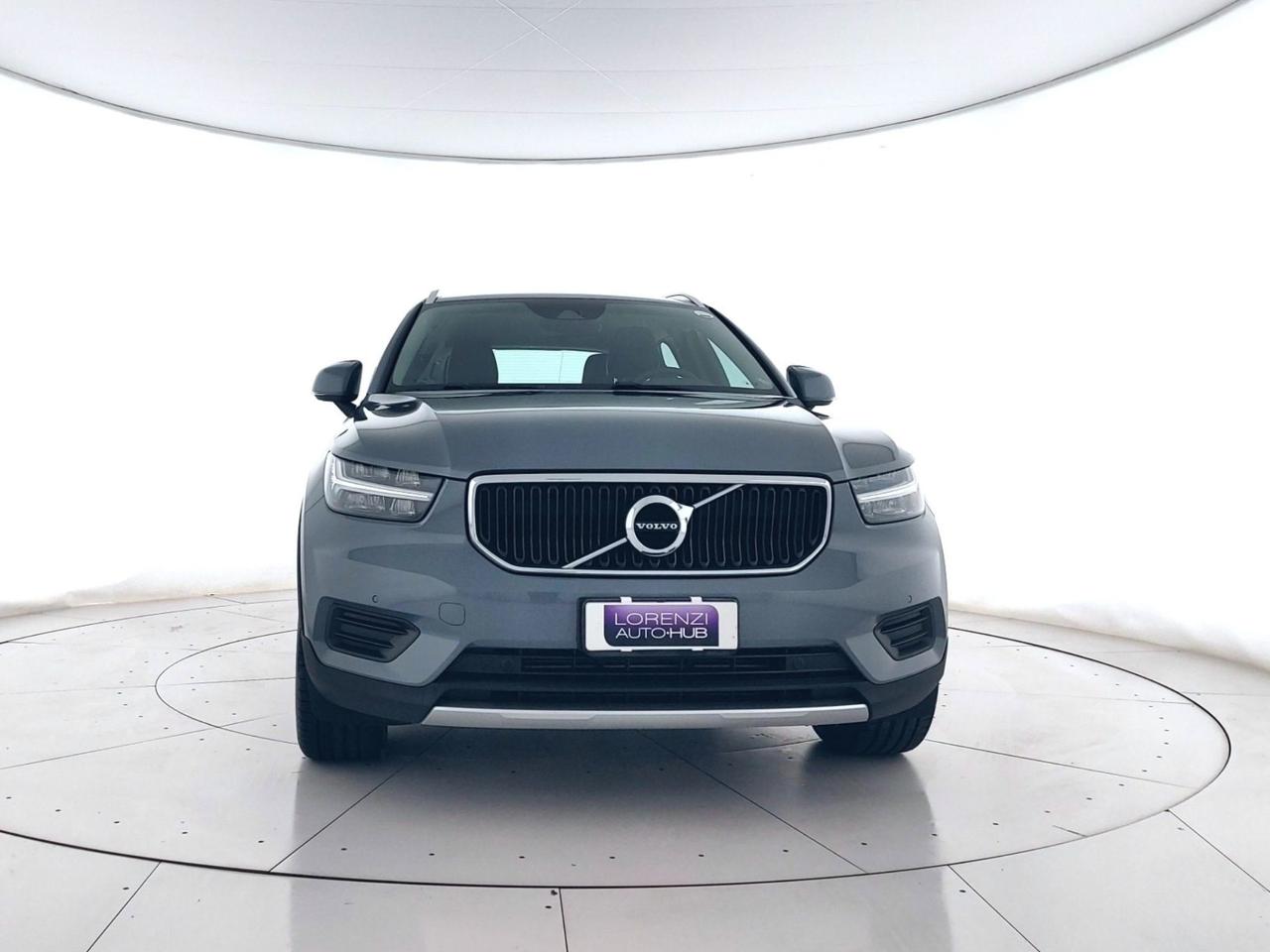 VOLVO XC40 2.0 d4 Momentum awd geartronic PELLE+LED+C19"