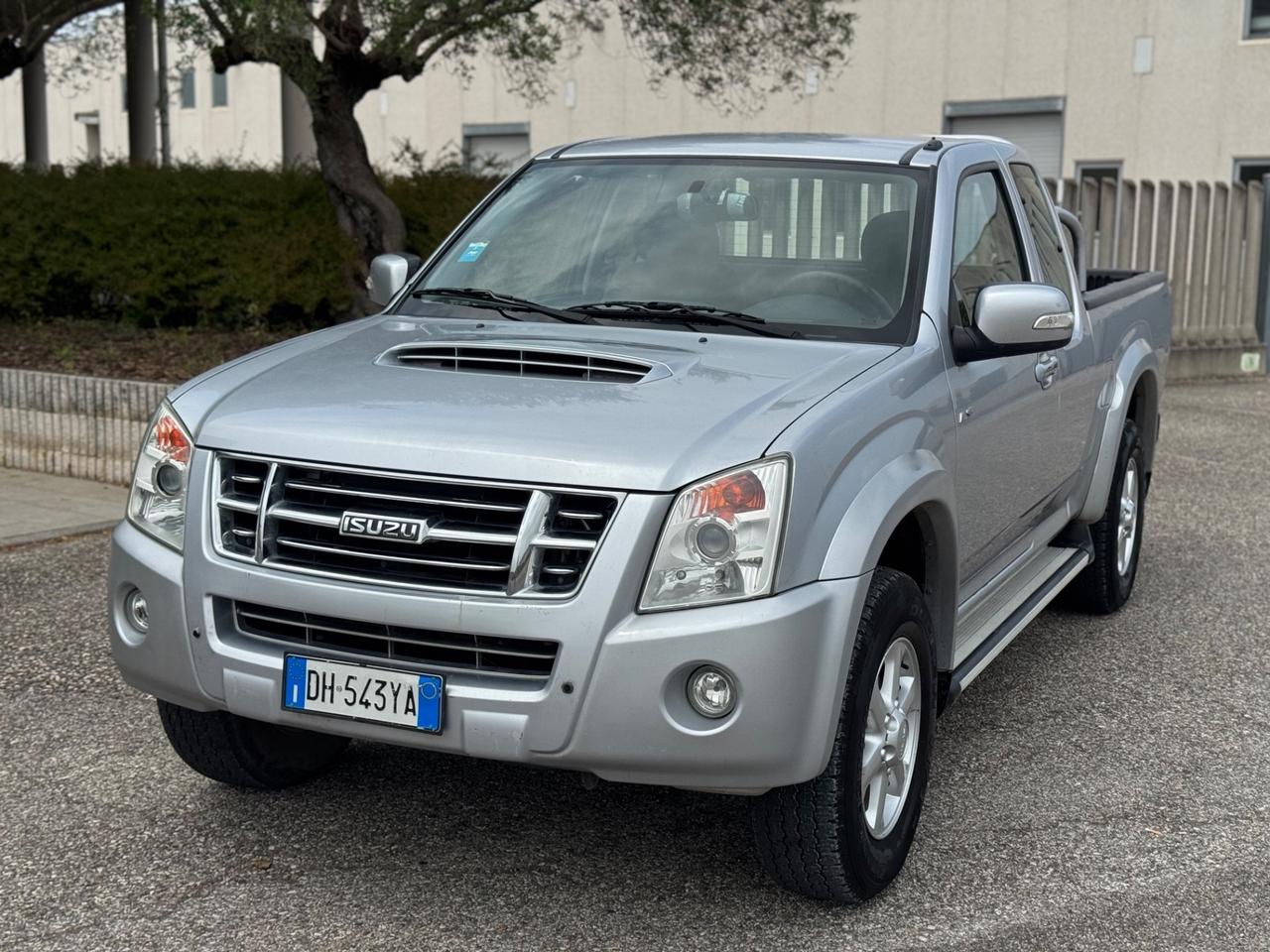 Isuzu D-Max 2.5 TD Space Cab 4WD Pick-up LS EU4