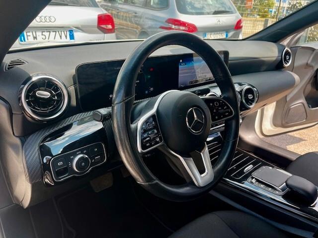 Mercedes-Benz CLA 200 Shooting Brake d Executive "NAVI / PDC /TELECAMERA /