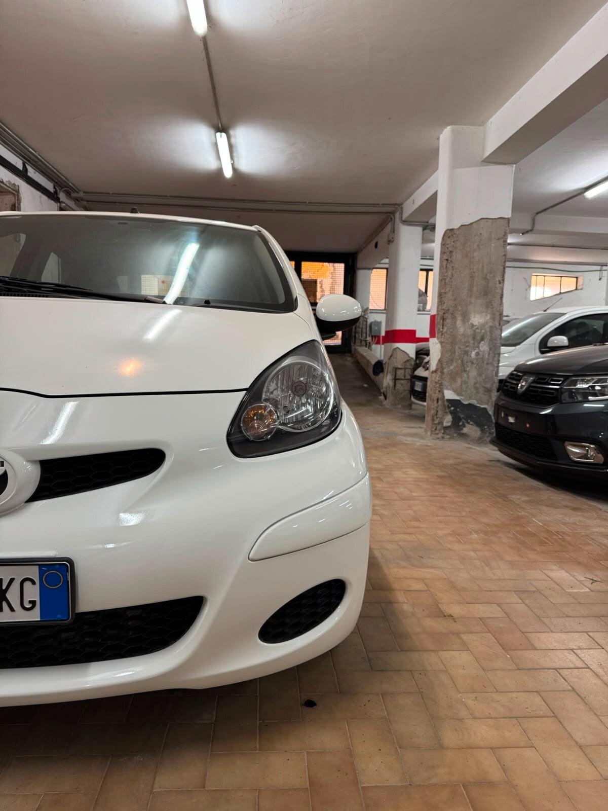 TOYOTA AYGO 1.0 CONNECT – SOLO 59.000 KM – GARANZIA – NEOPATENTATI OK”.
