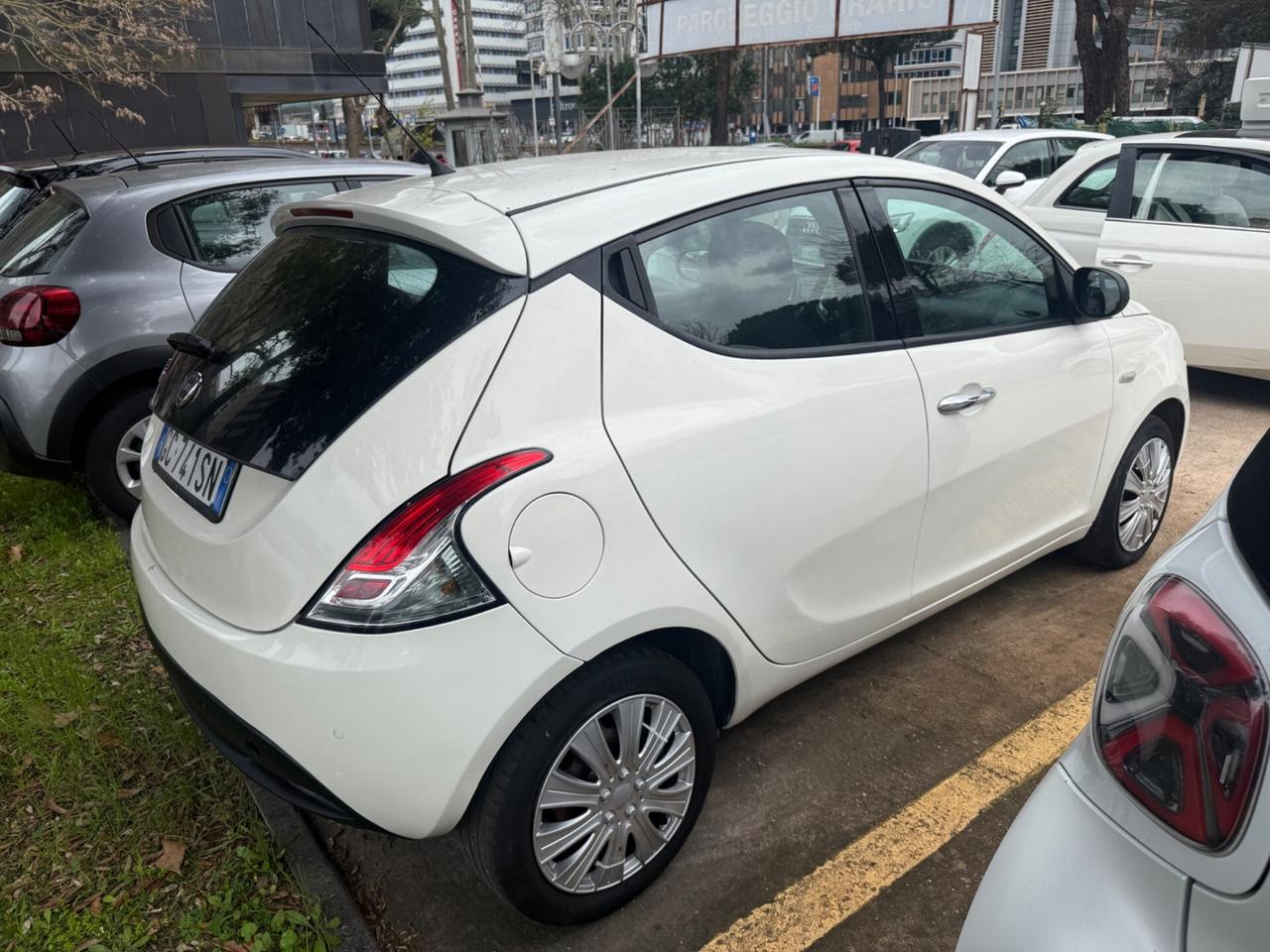 Lancia Ypsilon 1.2 69 CV 5 porte S&S Platinum