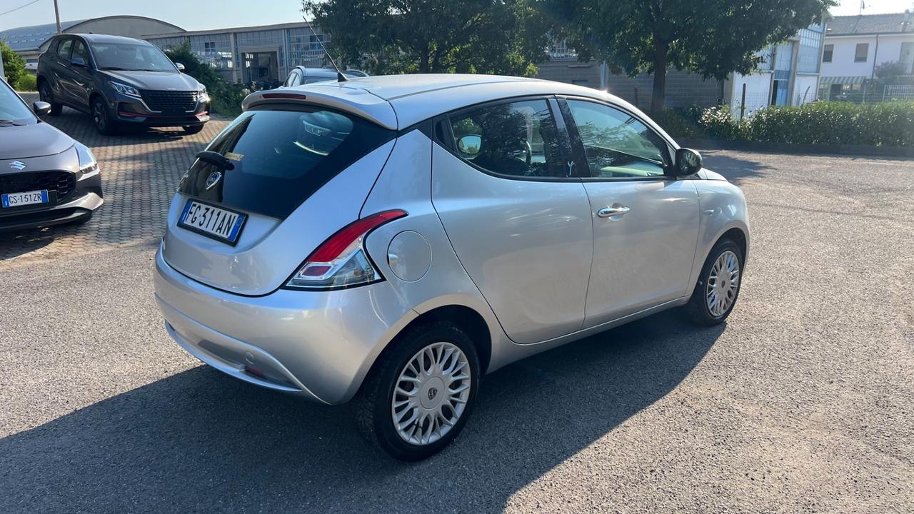 Lancia Ypsilon 1.2 69 CV 5 porte Silver