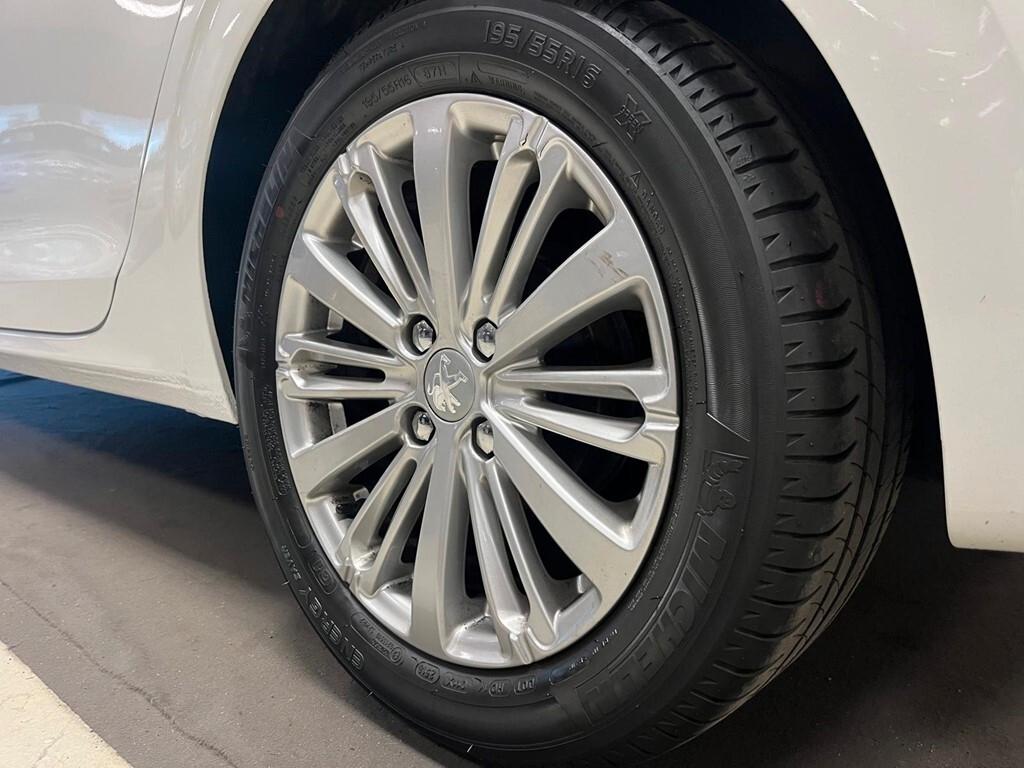 Peugeot 208 PureTech Allure neopatentati