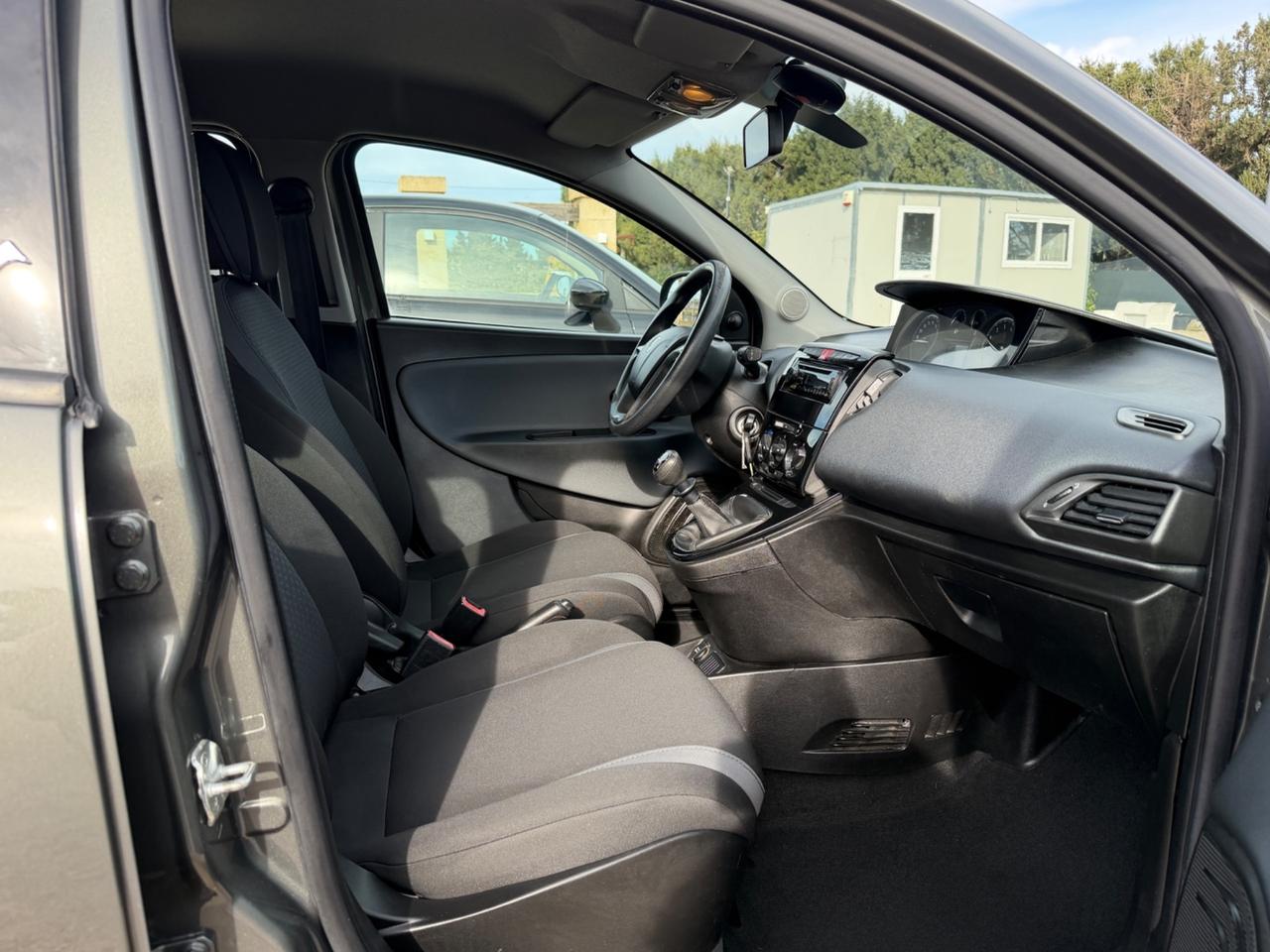 Lancia Ypsilon 1.2 69 CV 5 porte Gold