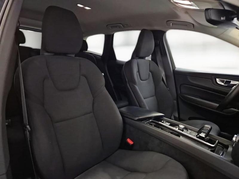 VOLVO XC60 B4 D AWD automatico Momentum Pro MY22
