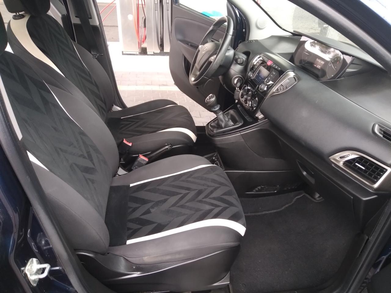 Lancia Ypsilon 0.9 TwinAir 85 CV 5 porte Metano Ecochic Platinum