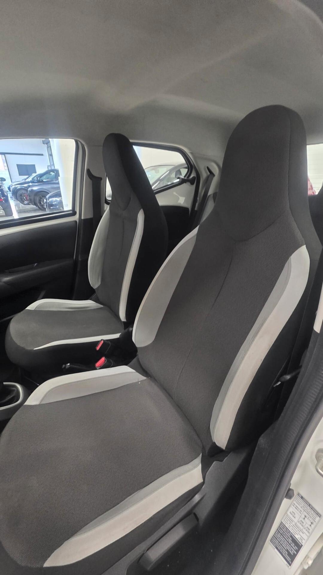 Toyota Aygo 1.0 VVT-i 69 CV 5 porte x-cool