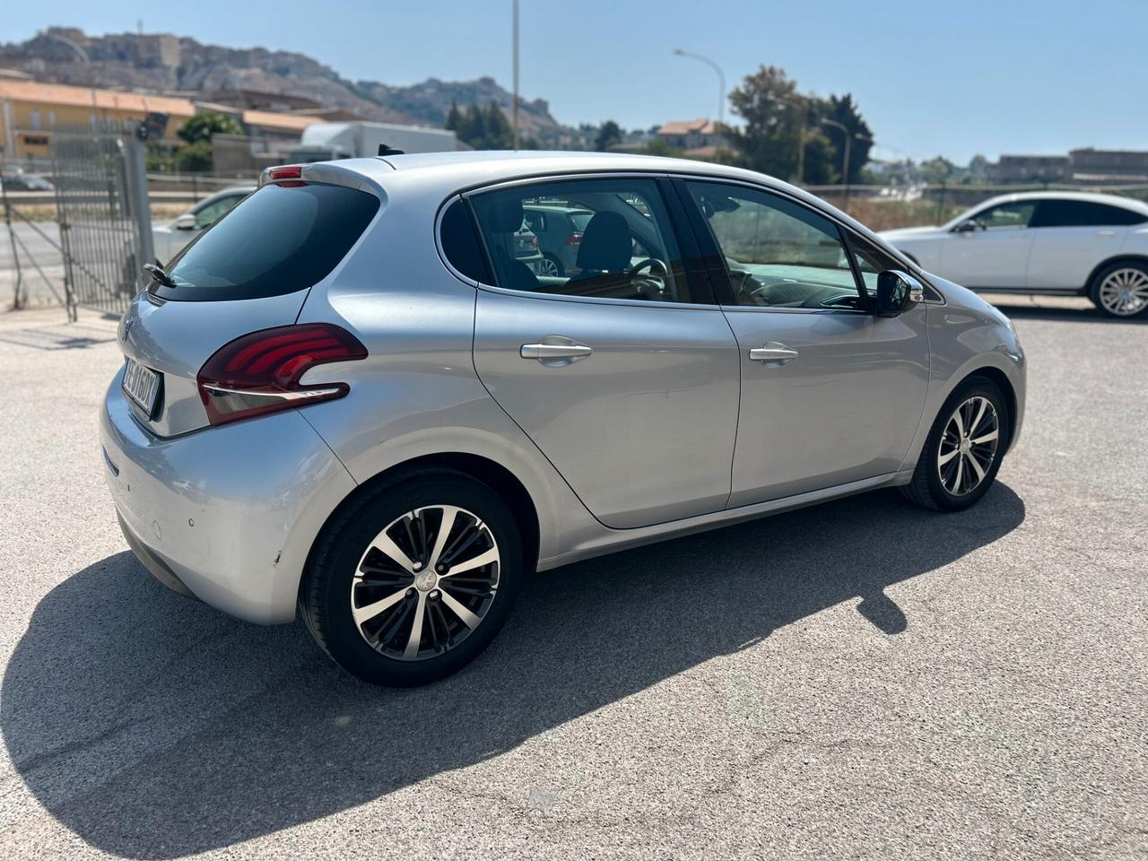 Peugeot 208 BlueHDi 100 5 porte Allure 2016