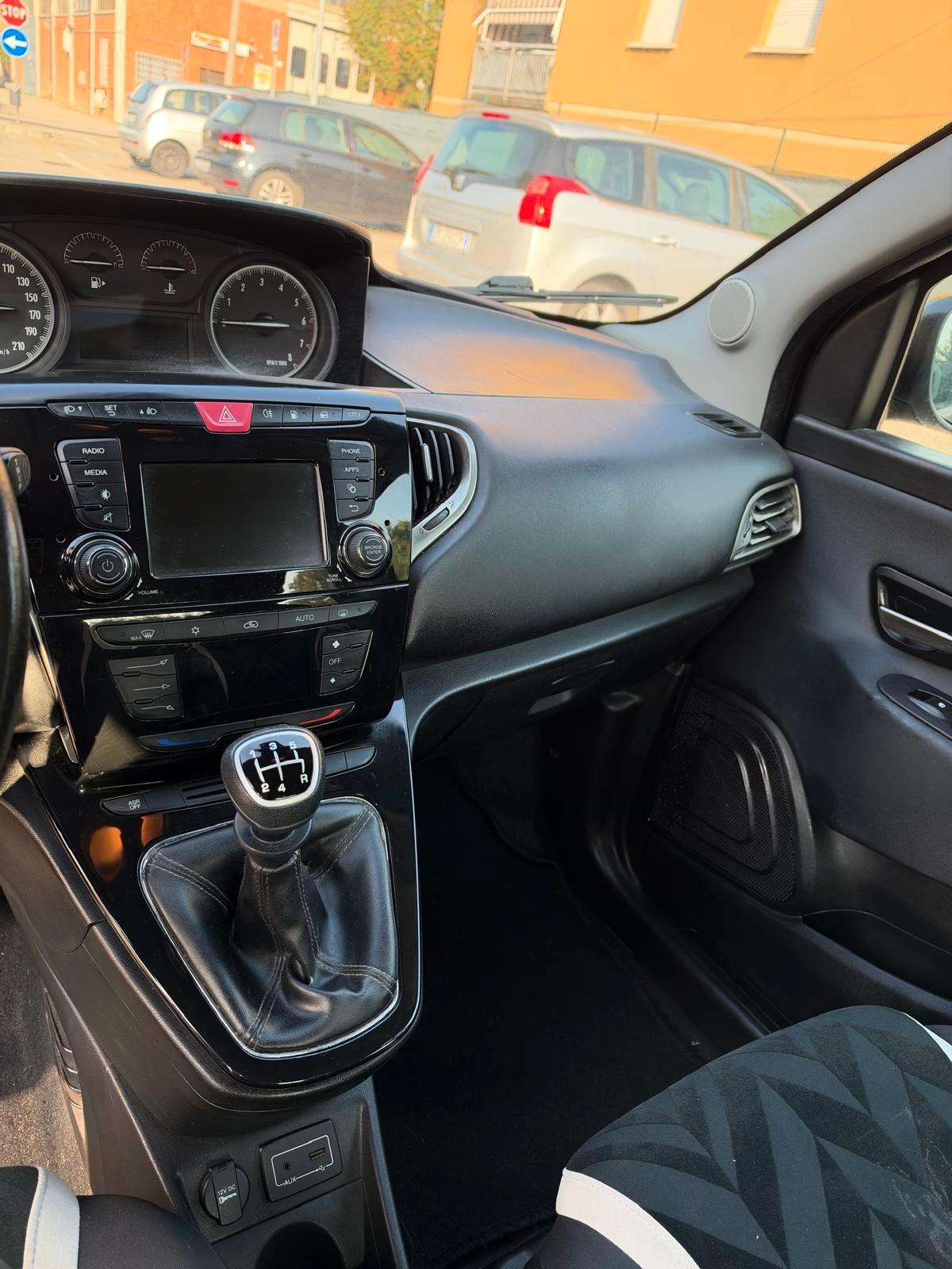 Lancia Ypsilon 0.9 Metano - NEOPATENTATI - 12 MESI DI GARANZIA -