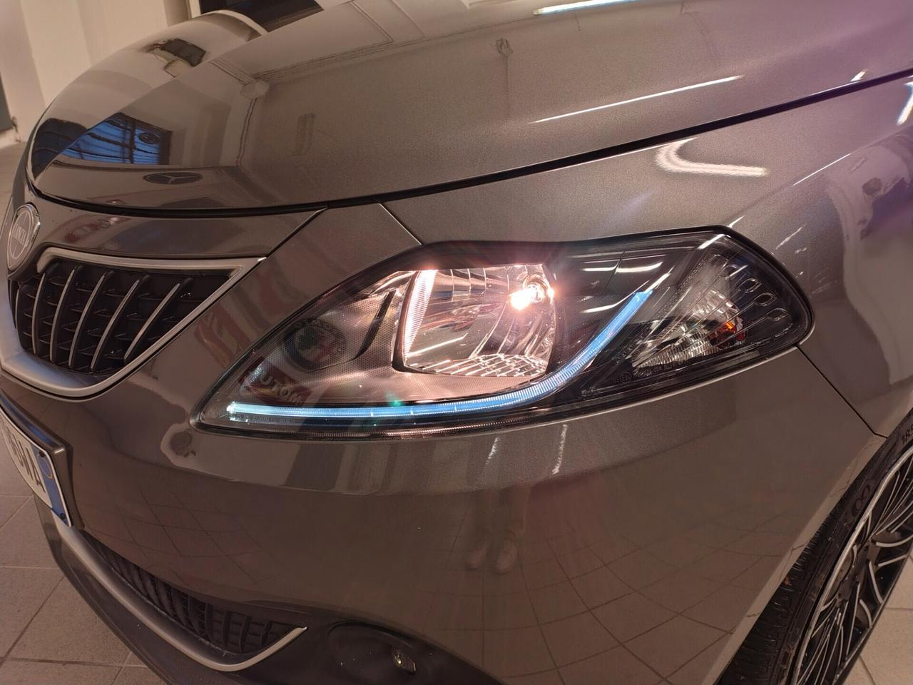 LANCIA YPSILON 1.0 HYBRID OK NEOPATENTATI