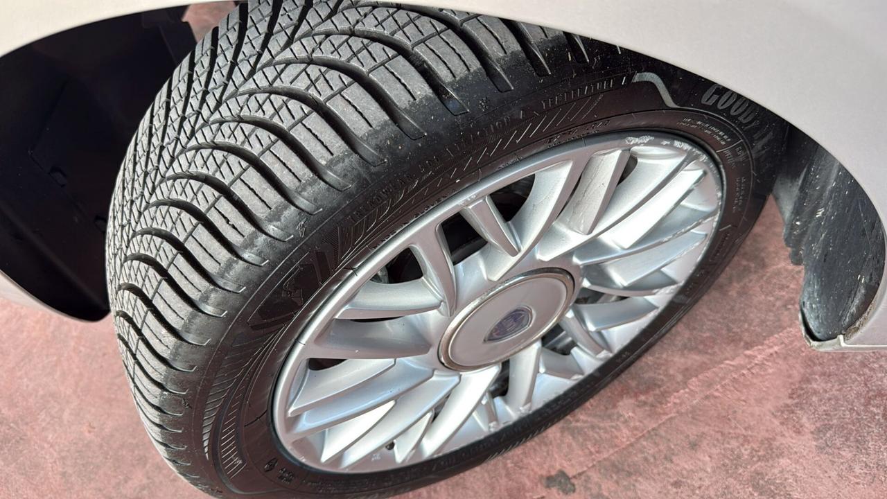 Lancia Ypsilon 1.2 69 CV 5 porte GPL Ecochic Silver