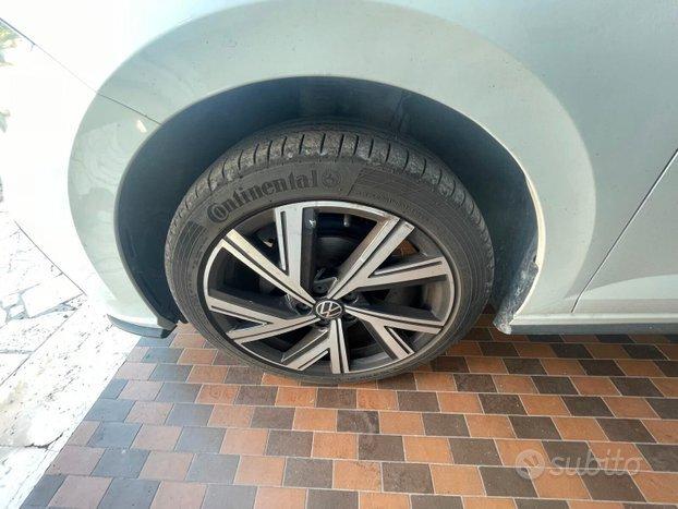 Volkswagen Polo 1.0 TSI DSG R-Line