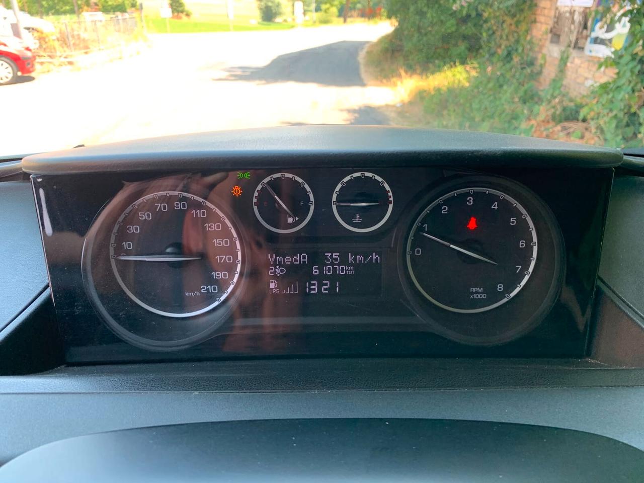 Lancia Ypsilon elefantino-5 porte-con solo 60000 km-del 2015-benzina gpl da fabbrica-ecologica-8 gomme e cerchi