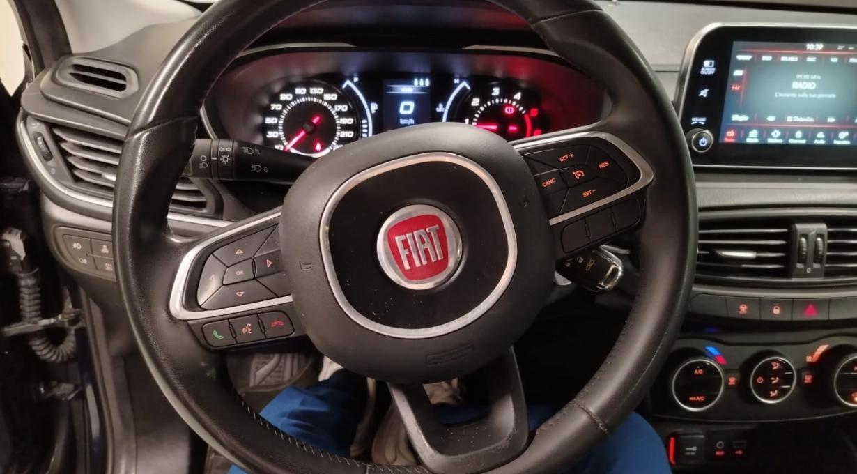FIAT Tipo (2015-->) - Tipo 1.6 Mjt S&S SW Lounge
