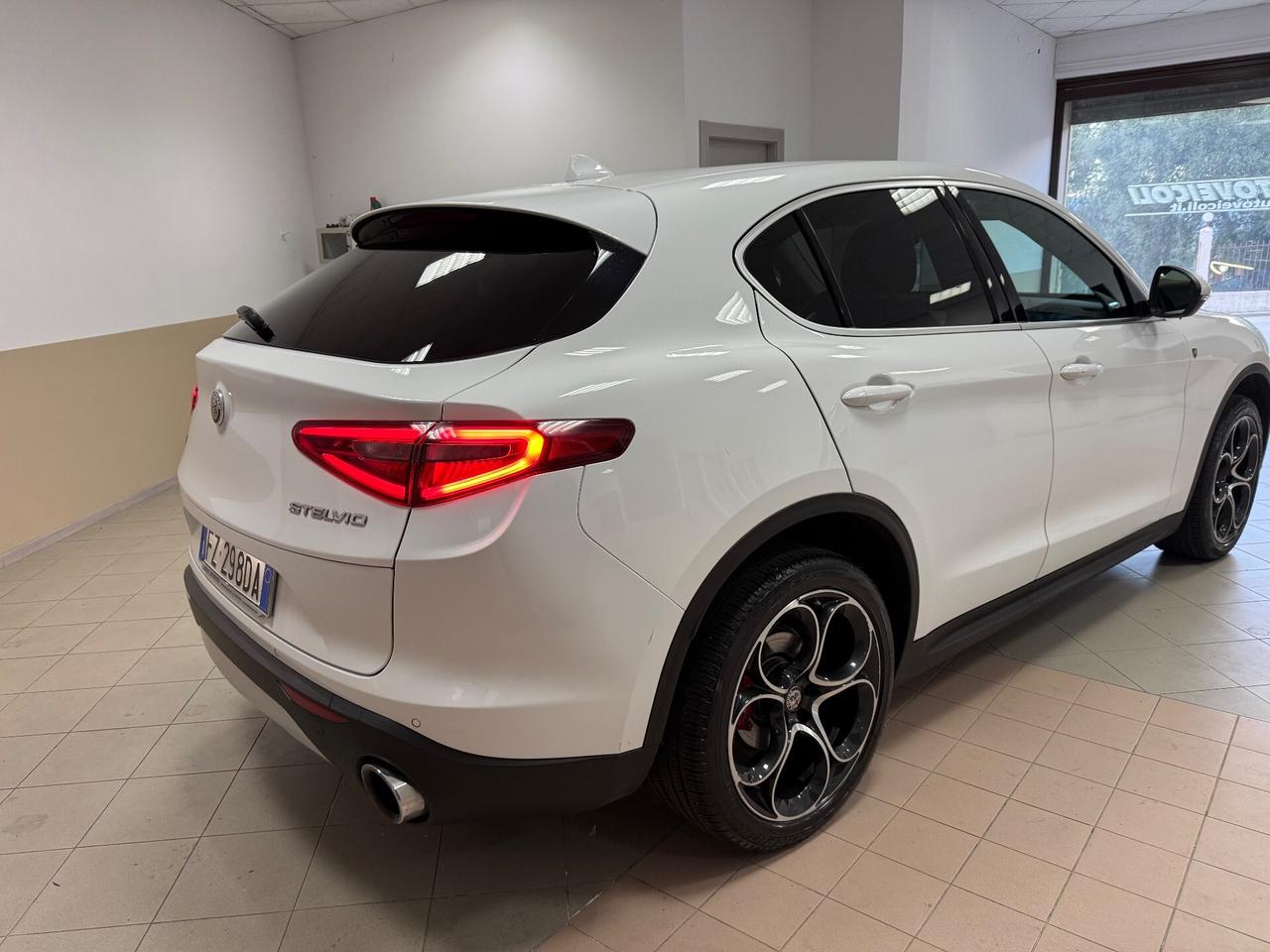 Alfa Romeo Stelvio 2.2 Turbodiesel 210 CV AT8 Q4 Executive