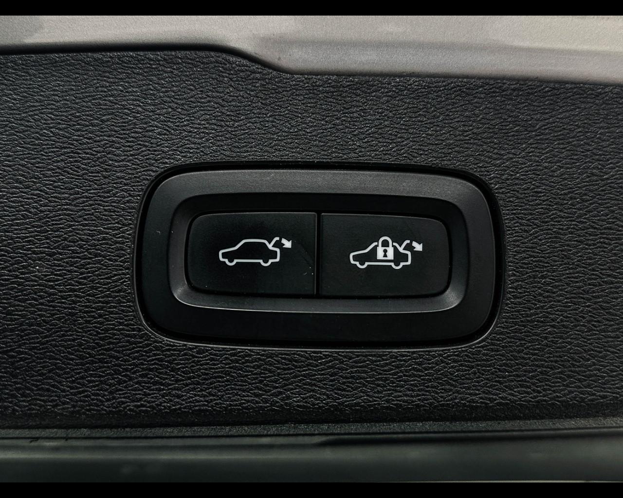 VOLVO V60 B4 (d) Geartronic Momentum Business