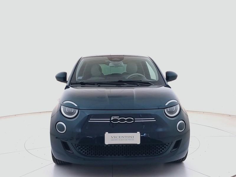 Fiat 500 500e 42 kwh la prima