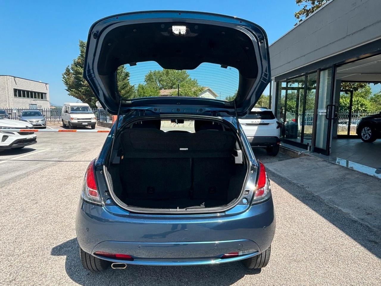 Lancia Ypsilon 1.0 FireFly 5 porte S&S Hybrid Gold - NEOPATENTATI