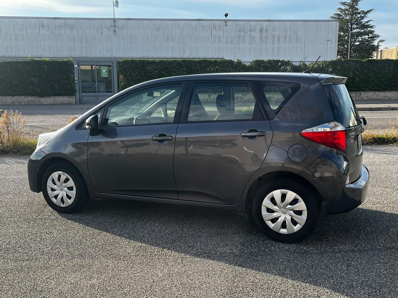 Toyota Verso-S 1.3 MT