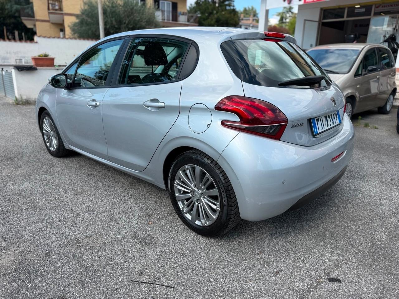 Peugeot 208 PureTech 82 5 porte Black Line 2