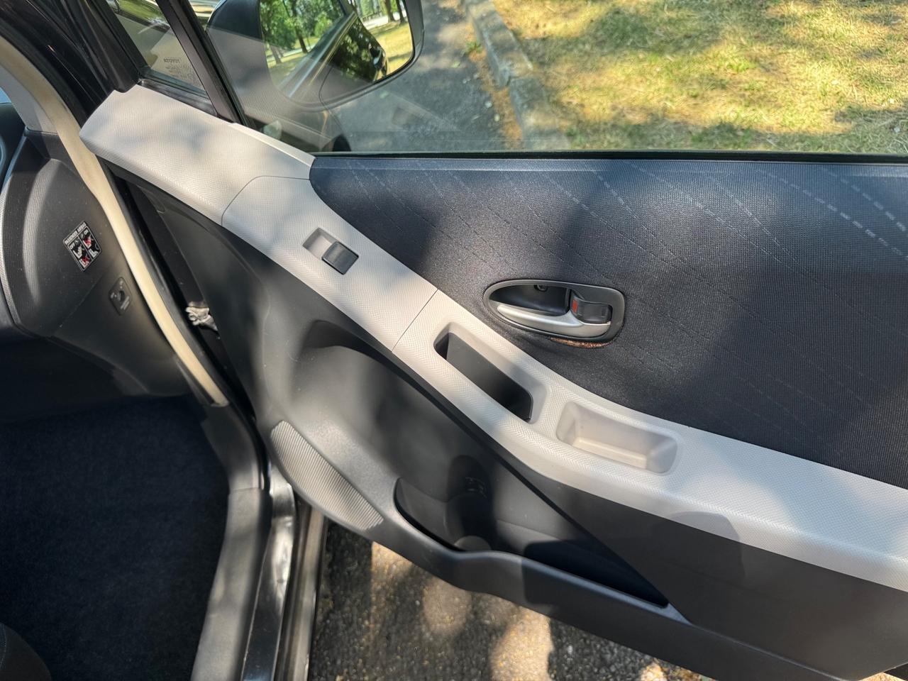 Toyota Yaris 1.3 5 porte Neopatentato