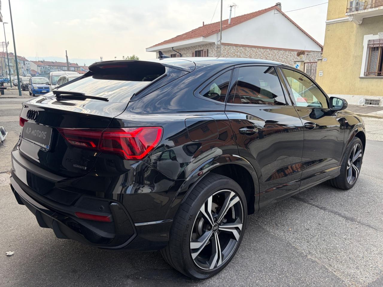 Audi Q3 SPB 45 TFSI quattro S tronic Identity Black